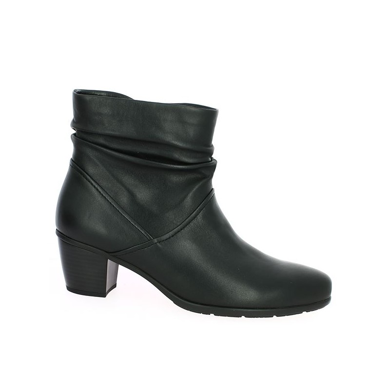 Gabor large size black leather pleated ankle boot, profile view