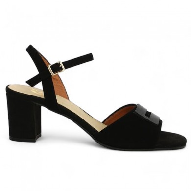 black formal sandal large size woman, profile view
